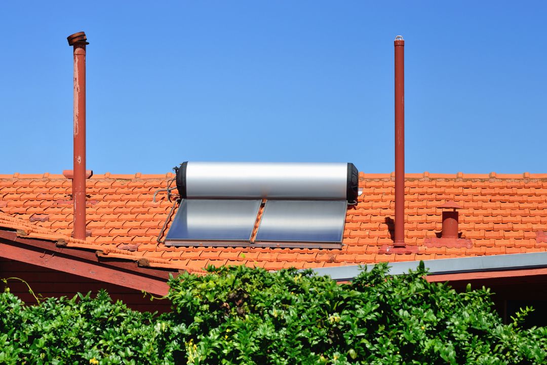 Modern solar hot water system efficiently harnessing renewable energy on a Whitsundays home roof, designed for energy savings and optimized for the unique climate conditions of the region