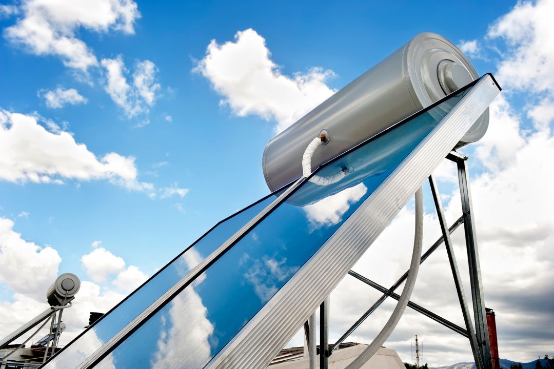 Innovative solar hot water installation in Shute Harbour, blending high-performance water heating technology with eco-friendly practices for optimal home energy use